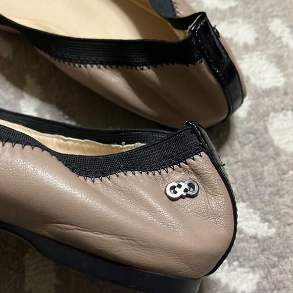 EUC COLE HAAN Women's Leather Cap Toe Ballet Flats, Size 8B - Picture 3 of 4
